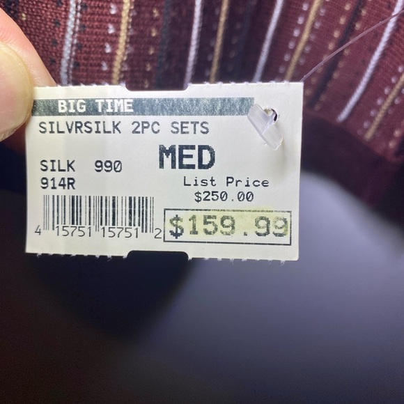 Brand new men’s two-piece casual suit, size medium shirt. Pants size 34 waist. - Picture 5 of 5